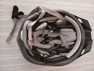 Casco deportivo de bicicleta con luz LED