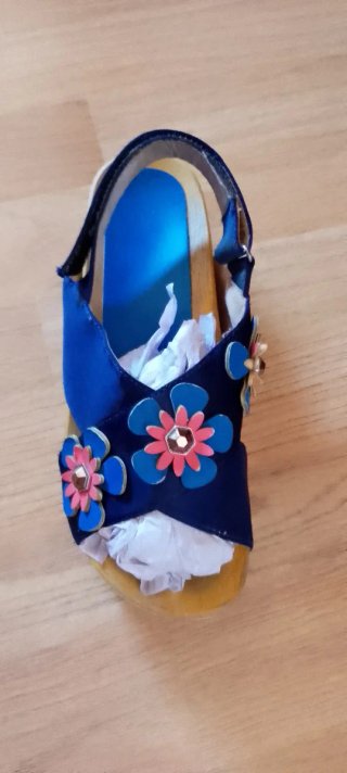 Sandalias Stradivarius Flores Azul y Rosa