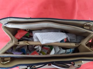 Bolso. Nuevo. 5fotos. Incluye bolsa plástico.