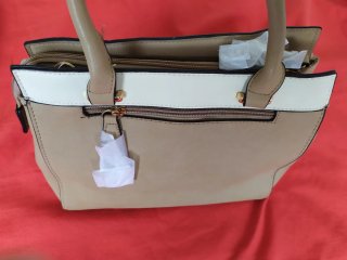 Bolso. Nuevo. 5fotos. Incluye bolsa plástico.
