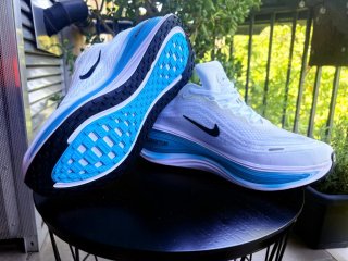 Nike Vomero Plus Talla 44 Azul/Blanco