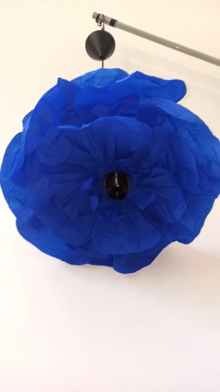 Lampadario fiore blu carta