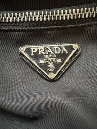 Riñonera Prada Negra Poco Uso