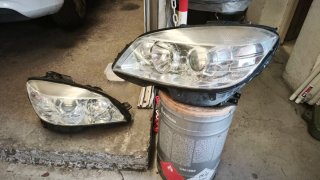 Faros delanteros Ingleses Mercedes-Benz.