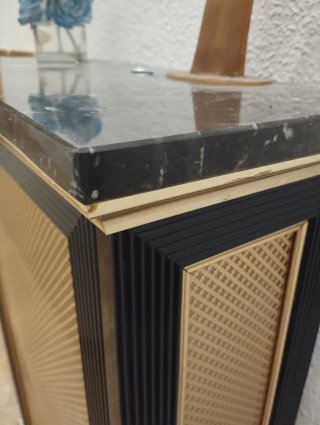 Cubre radiador mármol y rejilla dorada