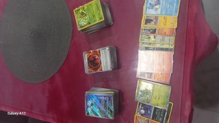 Más de 45o cartas pokemon originales.