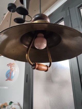 Lámpara colgante de latón y madera