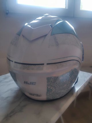 Casco de moto HJC blanco y azul