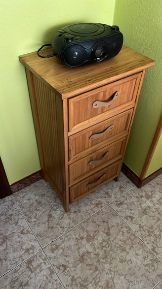 Mueble auxiliar madera y bambu,