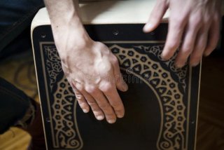 Clases de cajón flamenco en Huelva