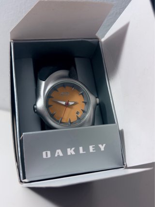 Reloj Oakley Crush Naranja y Plateado