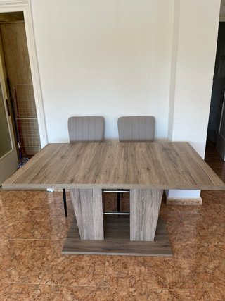 Mesa de comedor y 4 sillas