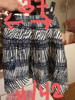 Falda estampada azul y blanca