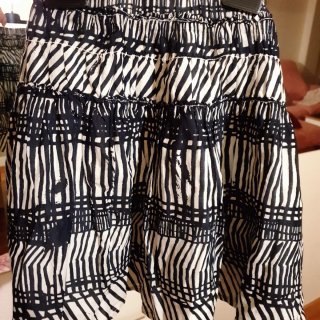 Falda estampada azul y blanca