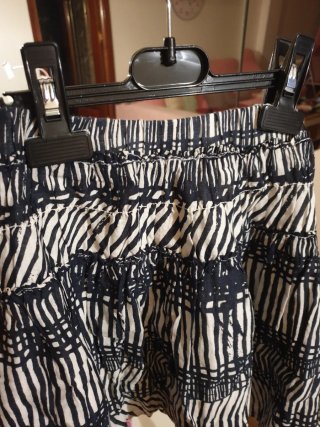 Falda estampada azul y blanca