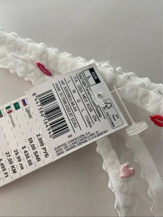 Conjunto romántico de encaje con corazones