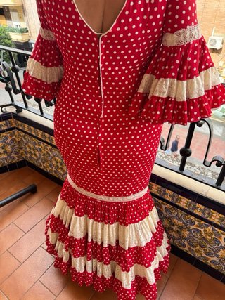 Traje de flamenca rojo con lunares blancos