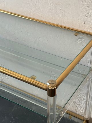 Mesa auxiliar retro dorada y cristal