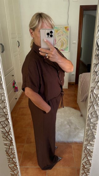 Conjunto marrón pantalón y cazadora