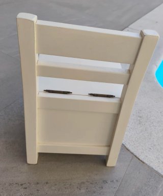 Silla infantil con baúl y osito