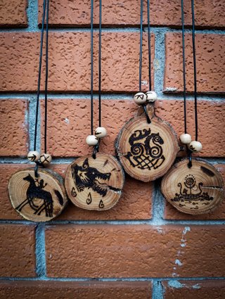 Collana Nordicha - Sleipnir - in Legno Pirografato