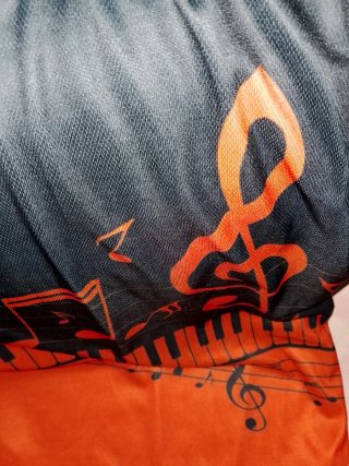 Camiseta Música XL Negra y Naranja