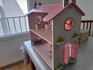 Casita de muñecas rosa