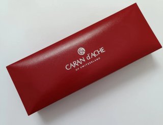 Bolígrafo Caran D'ache Plata Chapado Chevrón