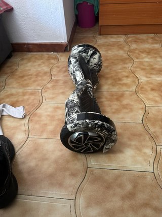 Hoverboard con diseño de calaveras
