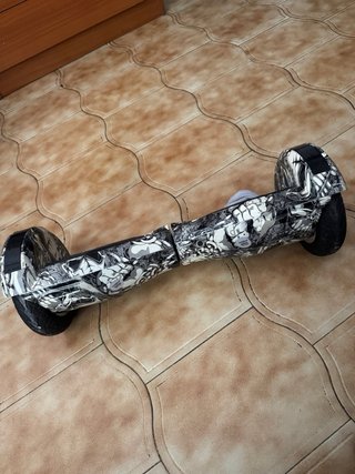 Hoverboard con diseño de calaveras