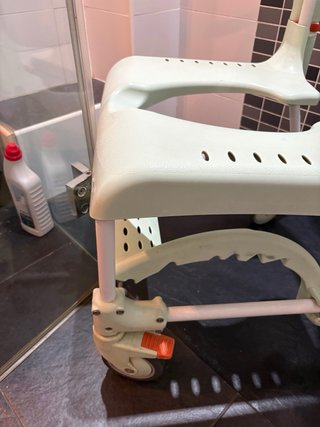 Silla de ducha con ruedas