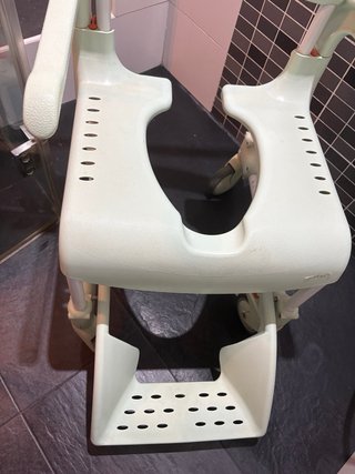 Silla de ducha con ruedas