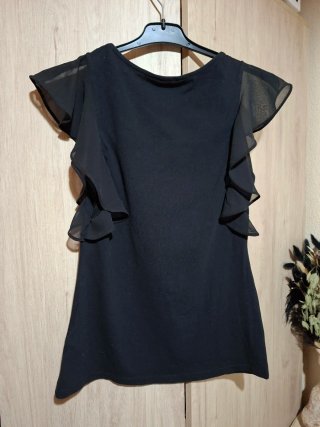 Camiseta H&M mujer negra volantes