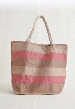 Bolso de playa rayas beige y rosa.