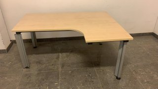 Mesa de oficina angular madera y metal,