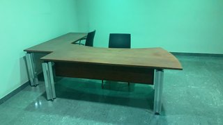 Mesa de oficina angular madera y metal,