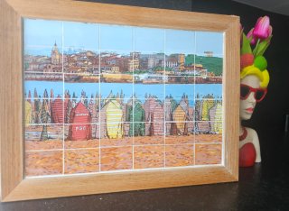 Cuadro de azulejos con paisaje de costa