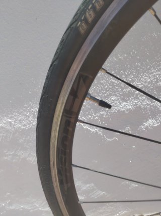 Bici Carretera Megamo Negra y Amarilla