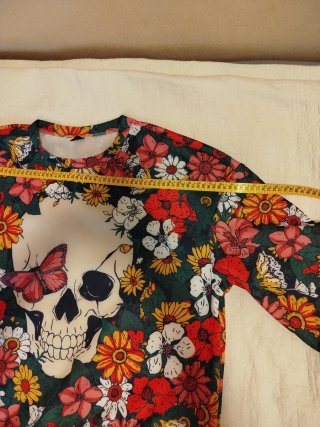 Suéter Fantástico Calavera Flores Talla L
