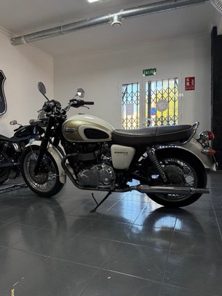 Triumph Bonneville T100