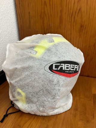 Casco de moto Caberg amarillo y negro
