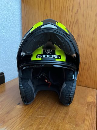 Casco de moto Caberg amarillo y negro
