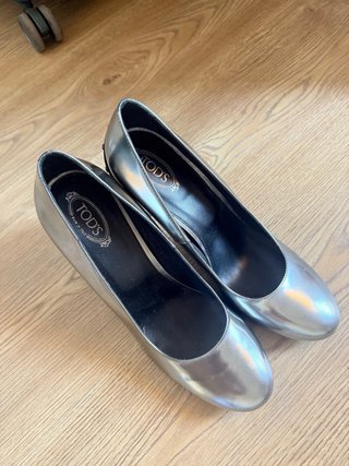 Zapatos de tacón plateados y negros Tods