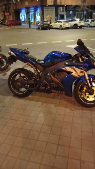 Yamaha R1 Azul