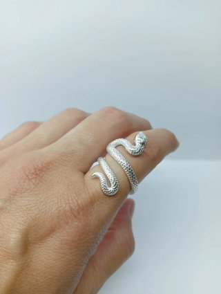 Anillo Serpiente Plata con Ojos Verdes
