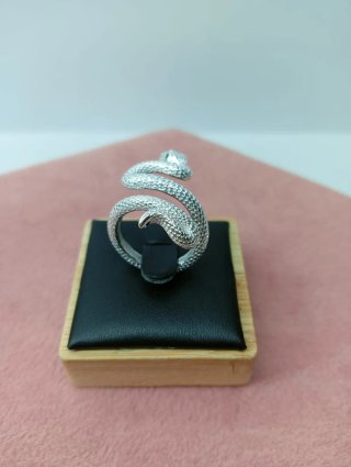 Anillo Serpiente Plata con Ojos Verdes
