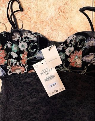 Vestido Zara bordado floral negro talla M