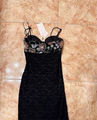 Vestido Zara bordado floral negro talla M