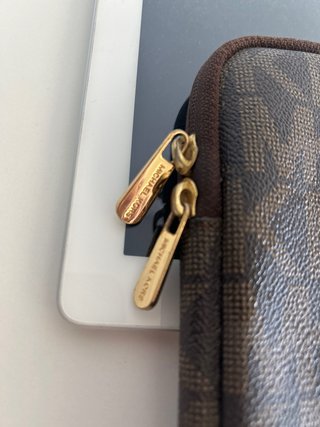 Funda iPad Michael Kors Monogram Marrón