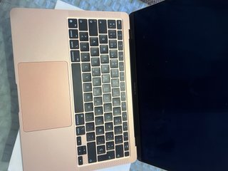 MacBook Air M1 2020 Rosa - Pantalla Rota